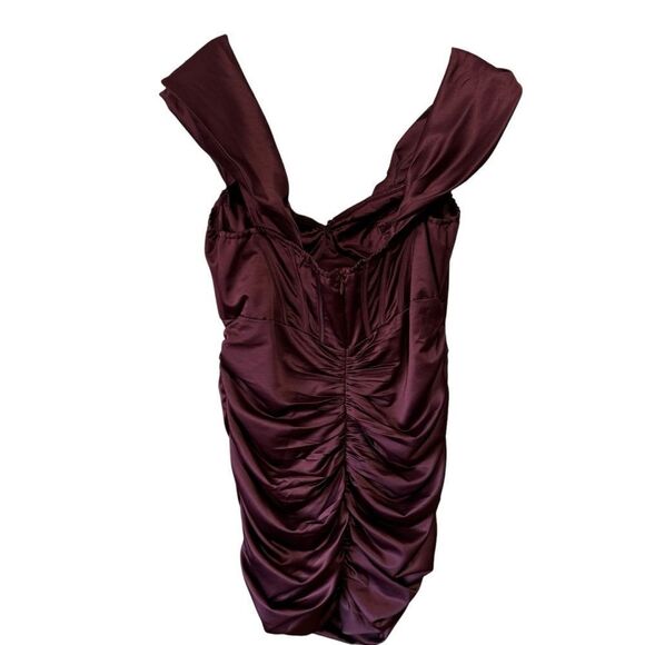 Prettylittlething PLUS PLUM STRUCTURED SATIN CUPPED RUCHED SKIRT BODYCON DRESS - Picture 8 of 12